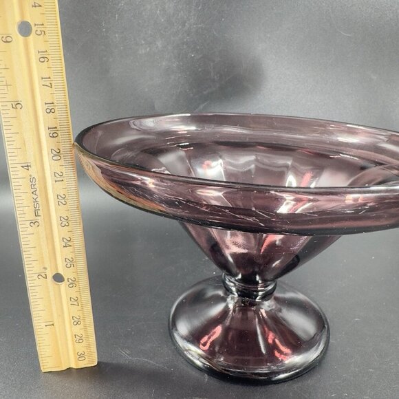 Mid Century Amethyst Footed Glass Bowl Manganese 365nm UV Glow Centerpiece Dish - Picture 10 of 13